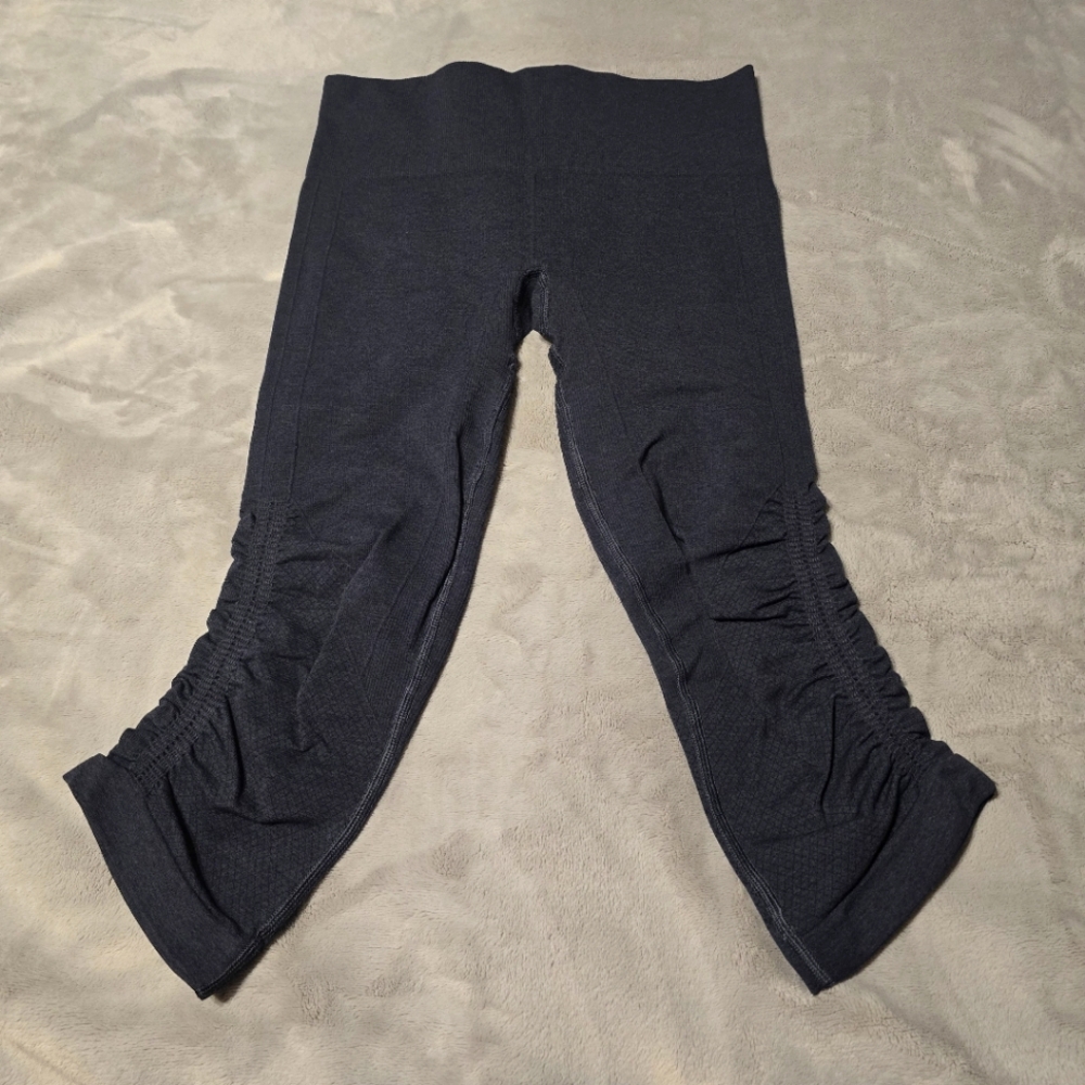 LULULEMON SIZE 4
